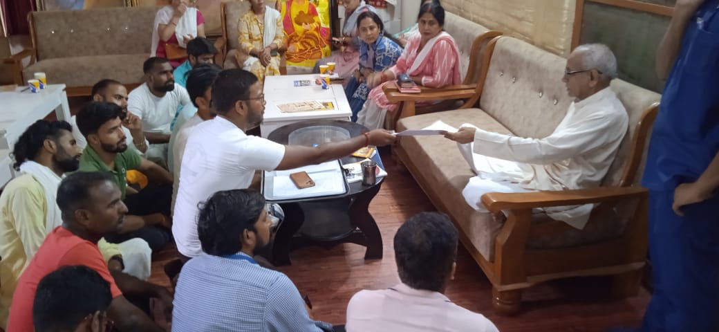 meeting-with-leader