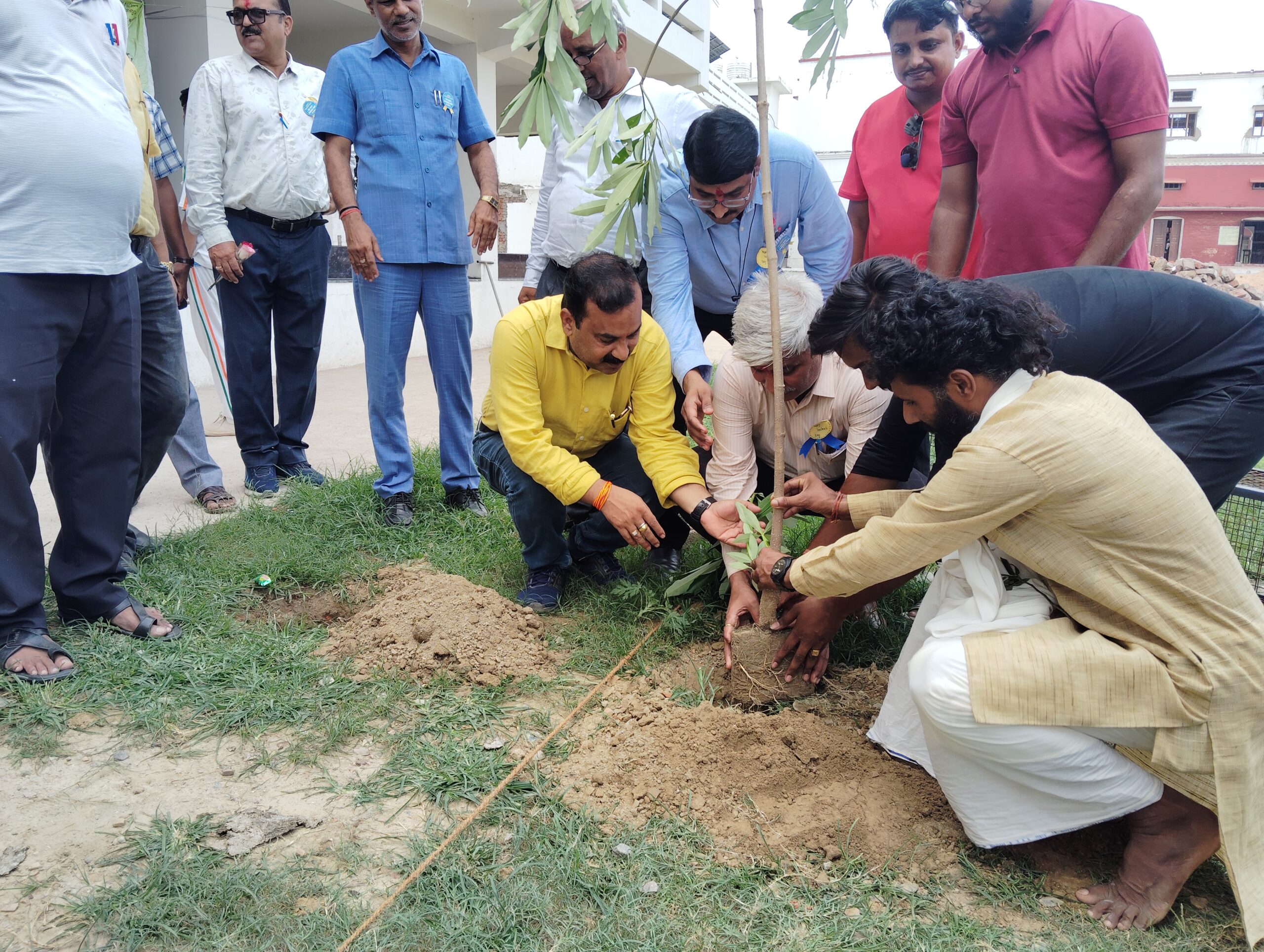 tree-plantation-with-citizens-of-ayodhya